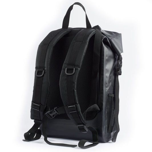 The Faraday Dry Bag Backpack – Stealth Black by American Reserves features a top handle, padded shoulder straps, an EMP protection feature for peace of mind on any adventure, adjustable buckles, and a side mesh pocket.